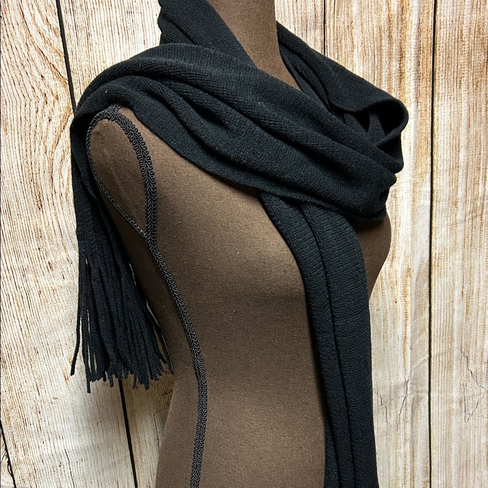Black Fringed Scarf - New 🖤